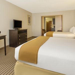 Queen Suite Two Queen Beds